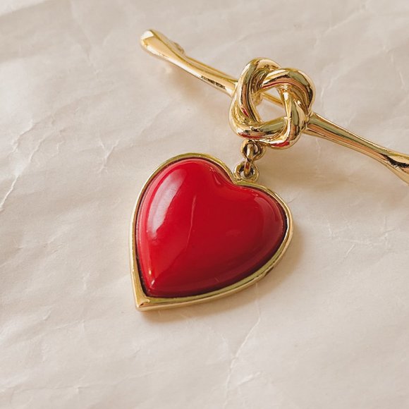 Vintage Retro Cute Red Heart Love Charm Pendant Gold Bar Knot Dangle Brooch Pin - Picture 2 of 7